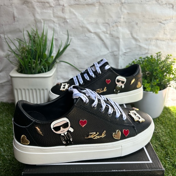 Karl Lagerfeld Paris US 7.5 EU 37.5
CATE PINS
BLACK
TUMBLED LEATHER
Like new - Picture 9 of 16